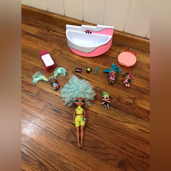 L.O.L. Surprise! LOL OMG Dolls Spa Day
Large Doll Spa Bathtub, Bed, Lounge Chair - Picture 11 of 15